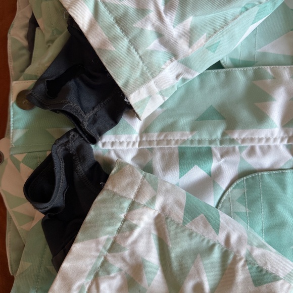 DC Ski and Snowboard Jacket - Picture 4 of 6